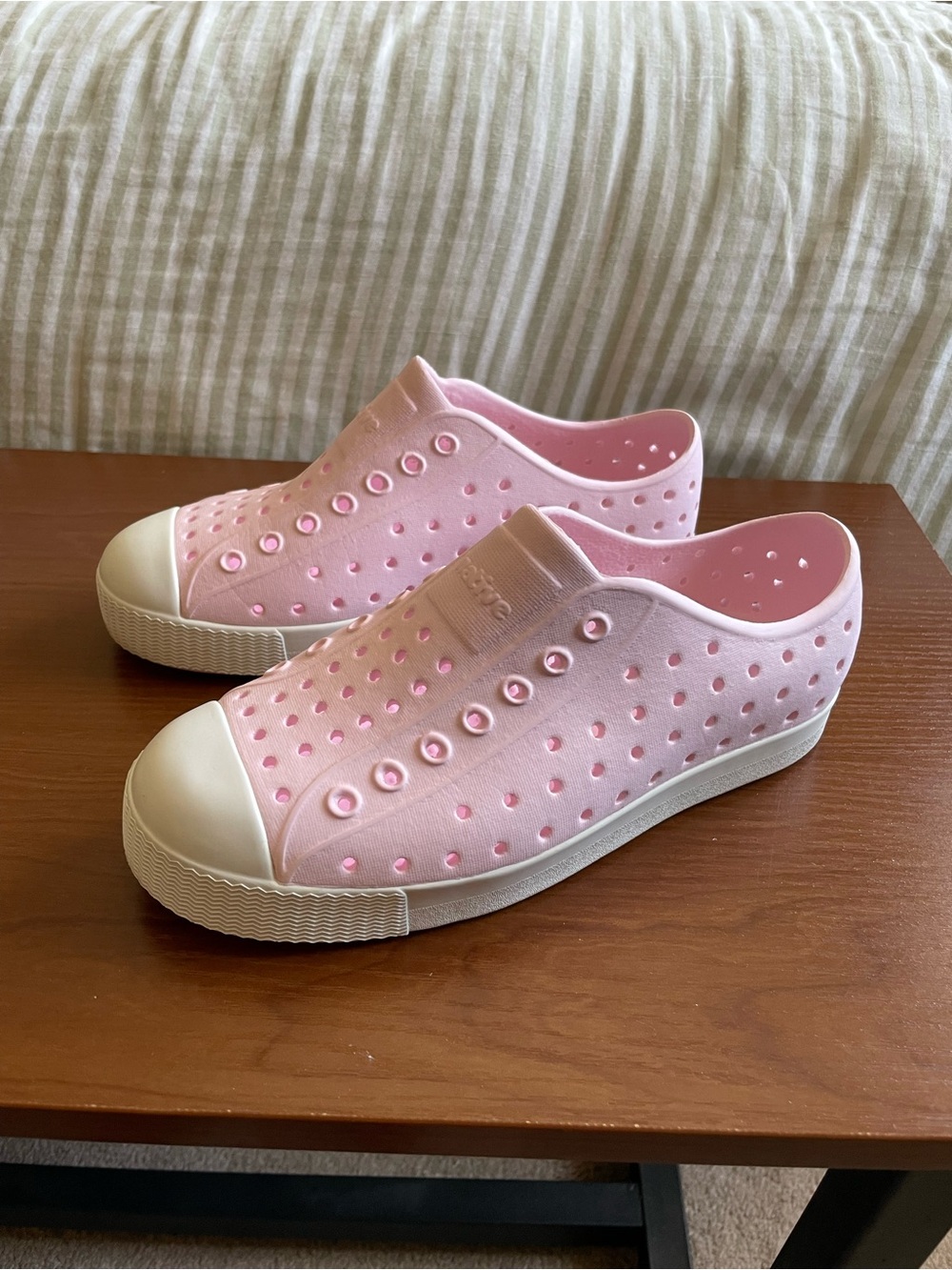 Girl’s Natives Juniors 1 J1 Jefferson Pink Sneakers Shoes Water Friendly Play